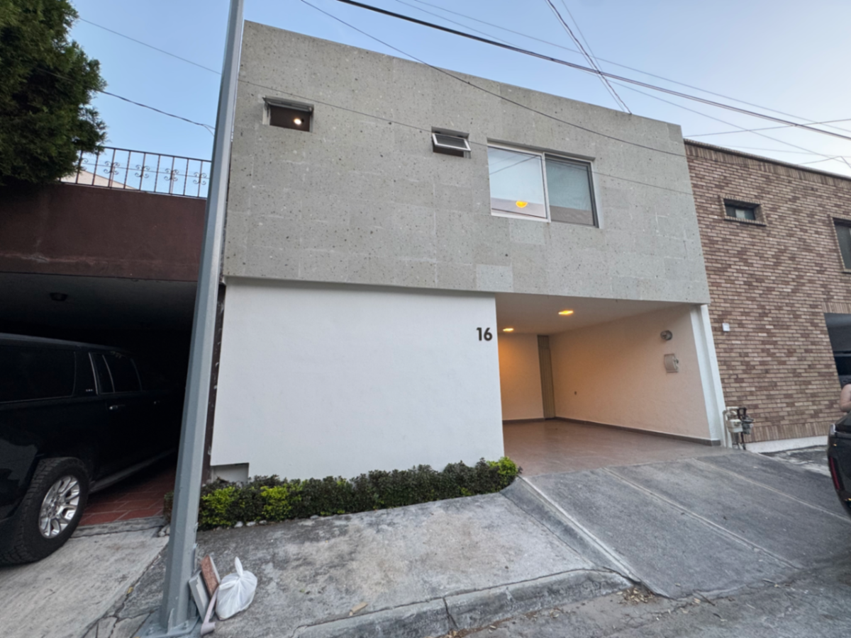 Casa en renta en Conjunto Habitacional Bugambilias, San Pedro Garza García — foto 1 de 27