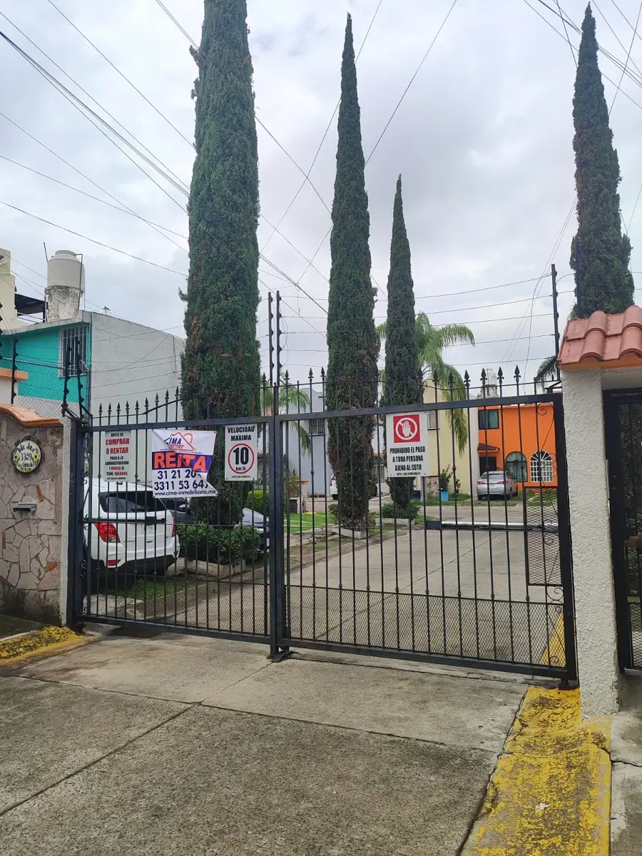 Casa en renta en Jardines El Sauz, Guadalajara — foto 1 de 24
