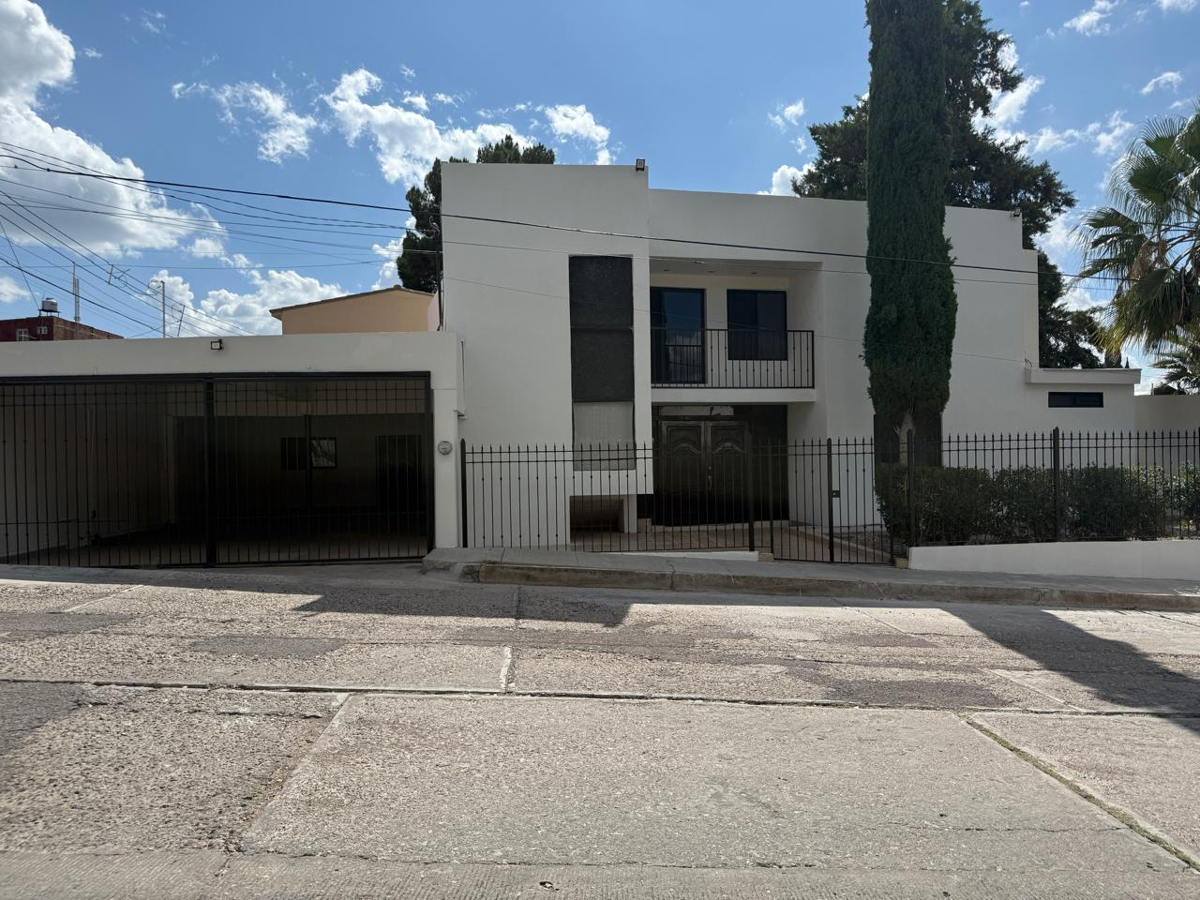 Casa en venta en Fuentes de Bellavista, Hidalgo del Parral — foto 1 de 28