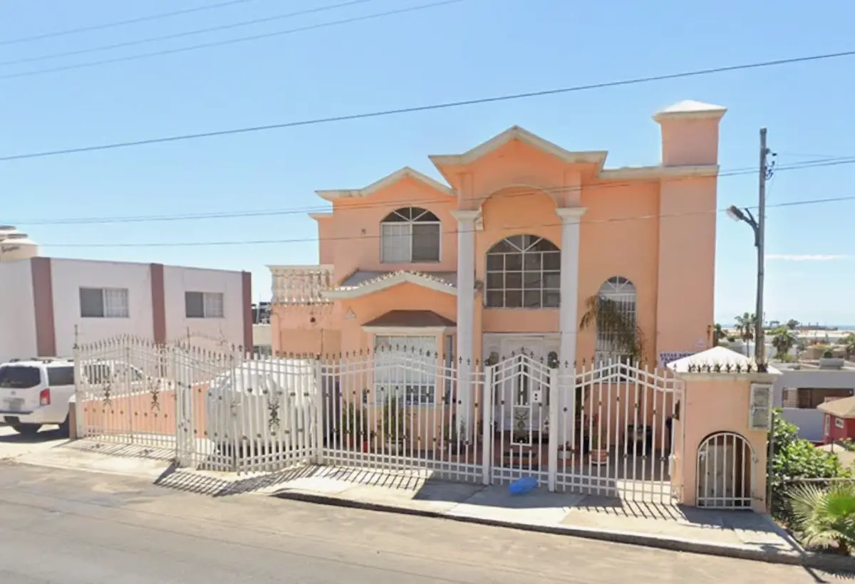 Casa en venta en Valle Dorado, Ensenada — foto 1 de 8