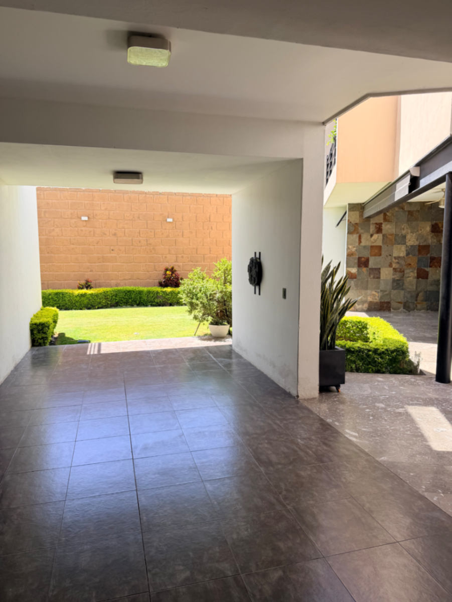 Vista 4 de Casa en Venta en Las Villas, Torreón - Amplias Instalaciones y Servicios Exclusivos