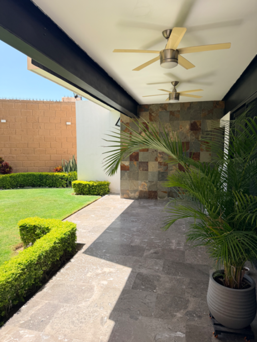 Vista 5 de Casa en Venta en Las Villas, Torreón - Amplias Instalaciones y Servicios Exclusivos