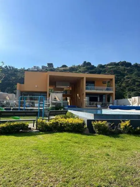 Preciosa casa 
Residencial Sibaria 
Tlajomulco