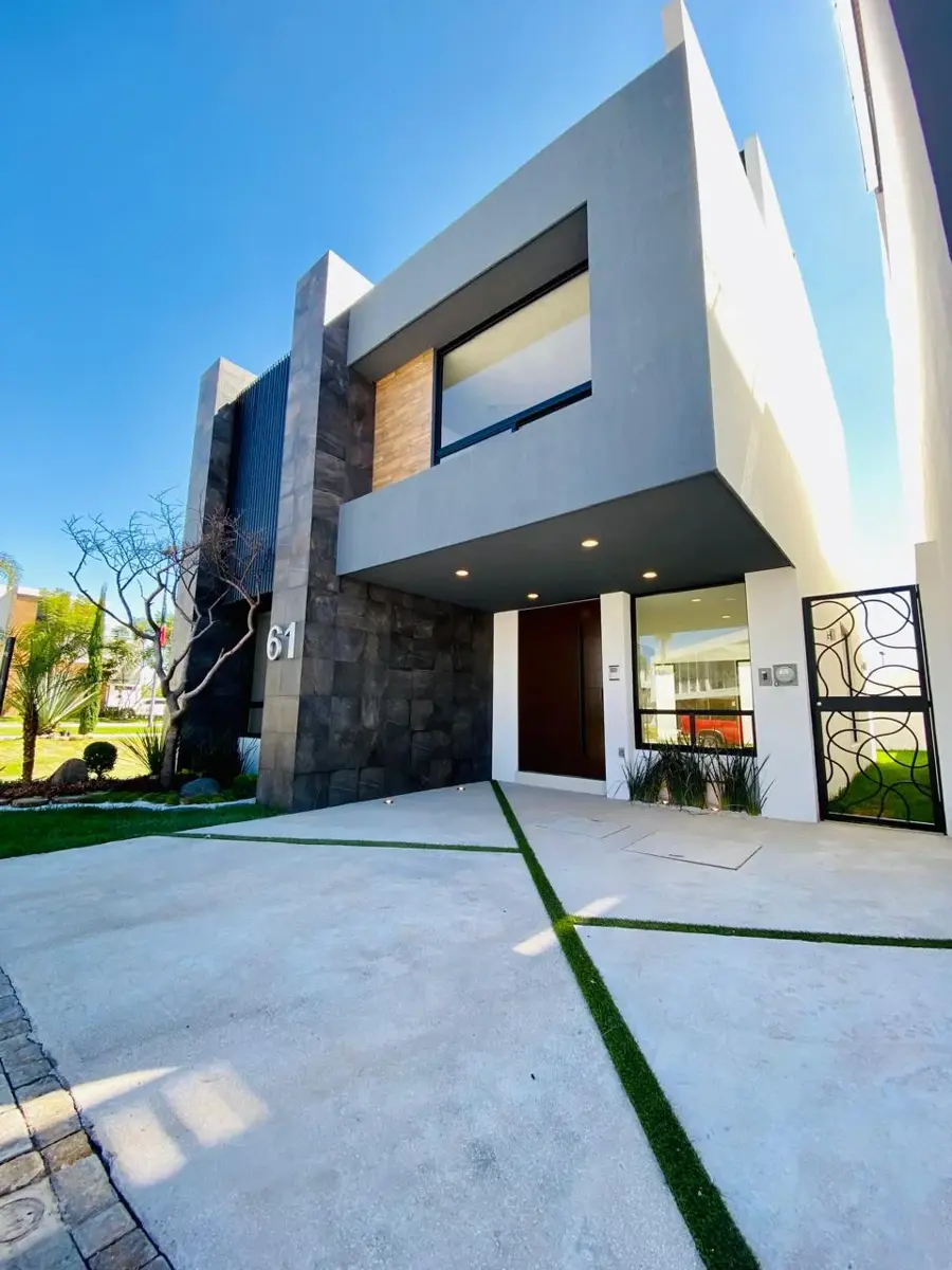 Casa en venta en Lomas de Angelópolis, San Andrés Cholula — foto 1 de 32