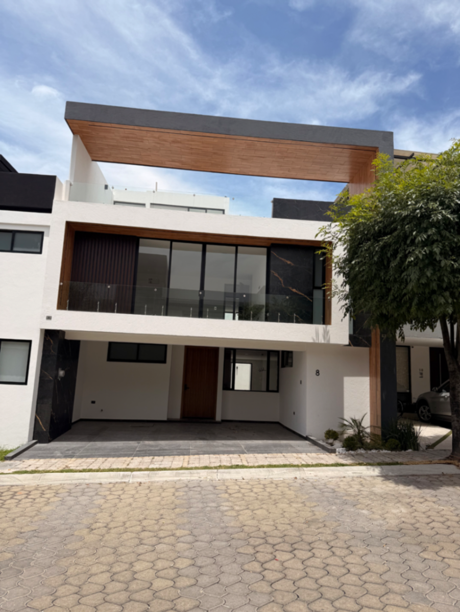 Casa en venta en Lomas de Angelópolis, San Andrés Cholula — foto 1 de 39