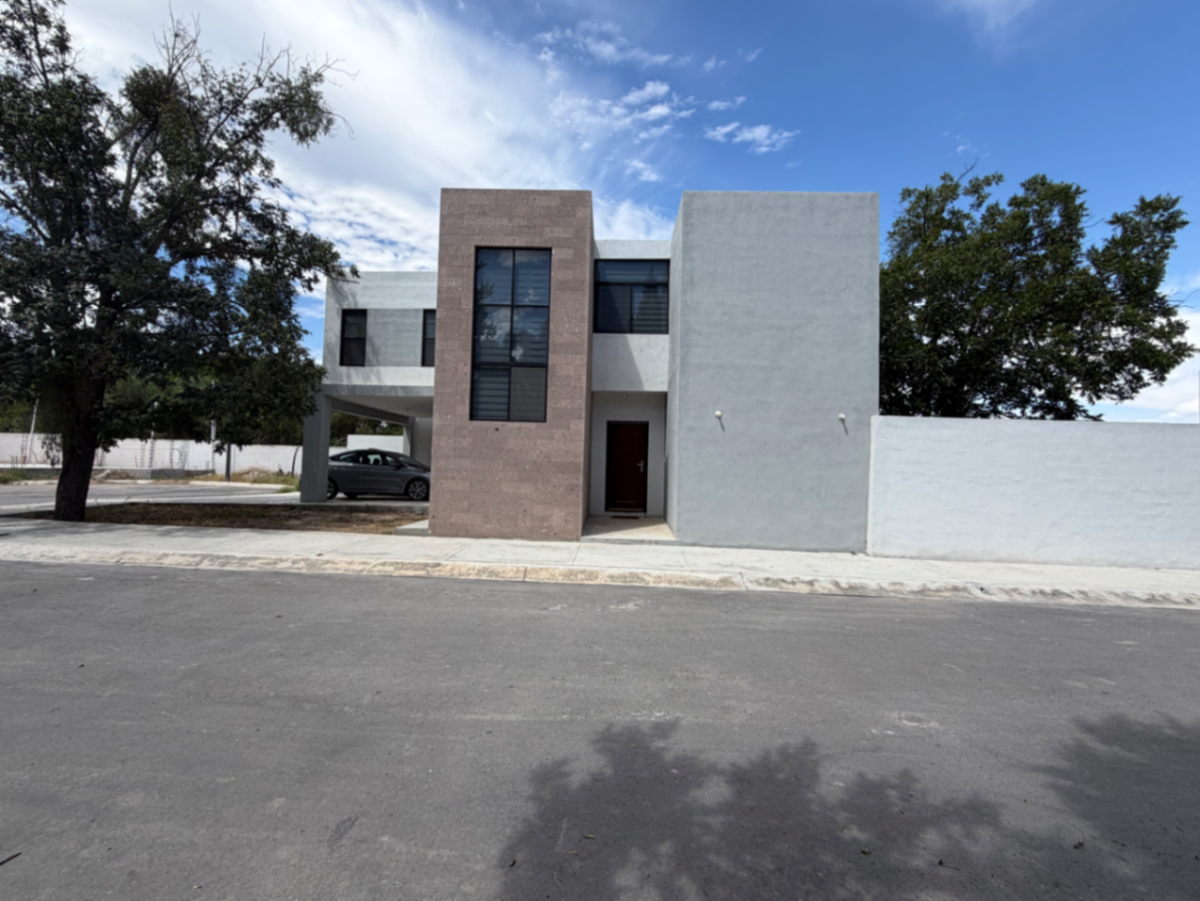 Casa en renta en La Aurora, Saltillo — foto 1 de 18