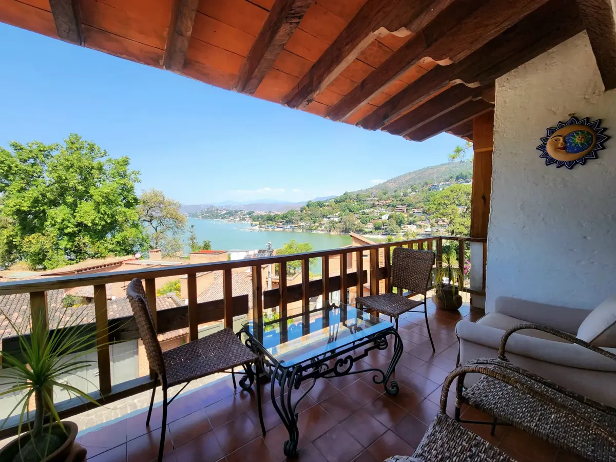 Casa en renta en Avandaro, Valle de Bravo — foto 1 de 16