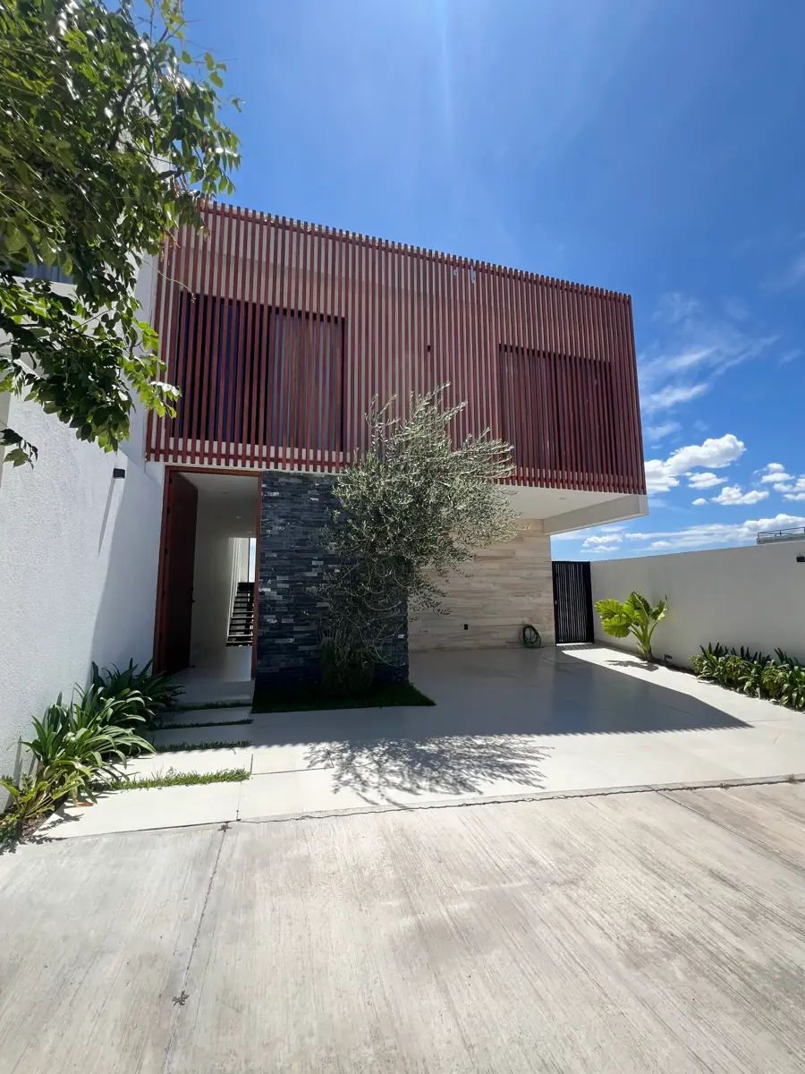 Casa en venta en Residencial Lomas Punta del Este, León — foto 1 de 16