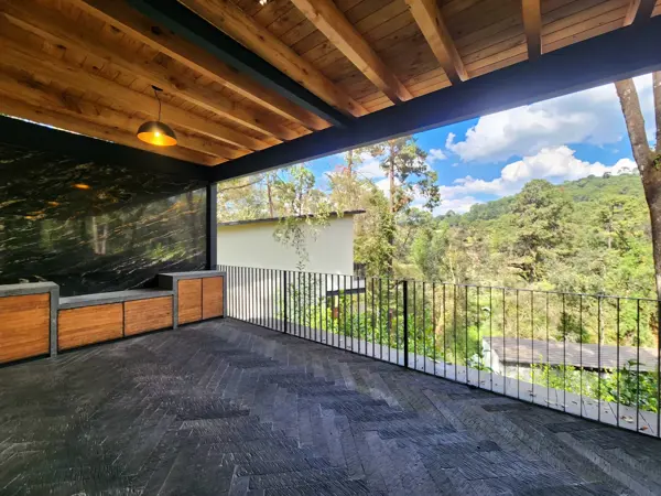 CASA EN VENTA, DENTRO DE RANCHO AVÁNDARO