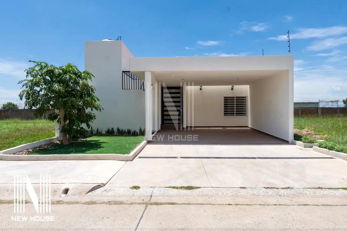 Casa en venta en Los Naranjos, León — foto 1 de 40