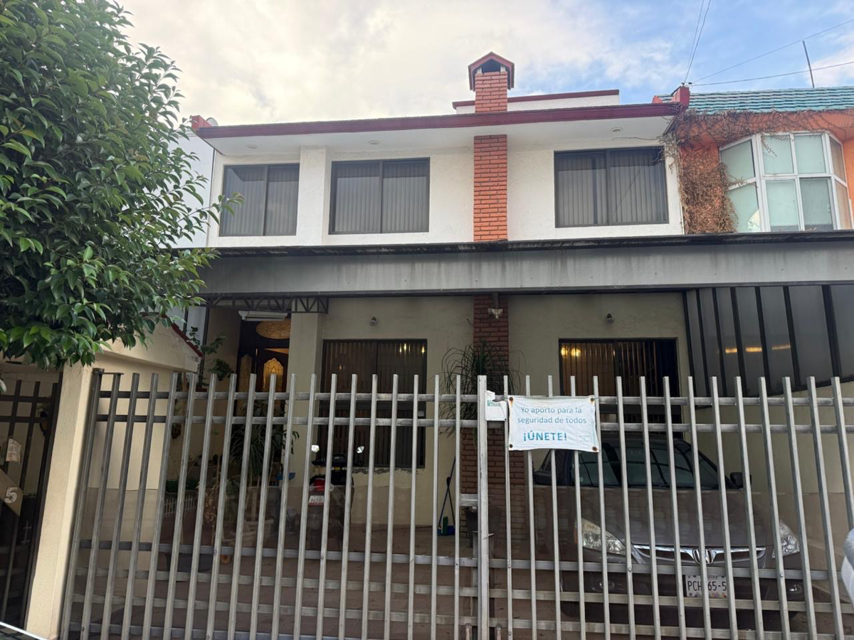 Casa en venta en Jardines de Satelite, Naucalpan de Juárez — foto 1 de 24