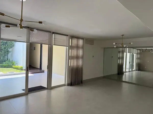 Casa en renta en Lomas del Valle, San Pedro Garza García — foto 2 de 9
