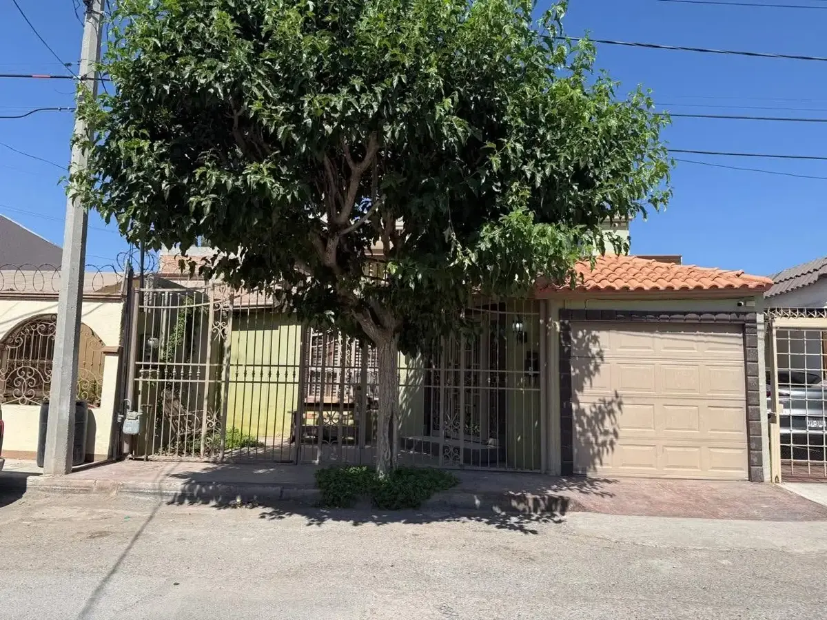 Casa en venta en Los Parques, Juárez — foto 1 de 14