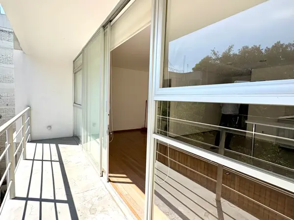 Super iluminado Loft con estacionamiento y balcón en la Roma Norte