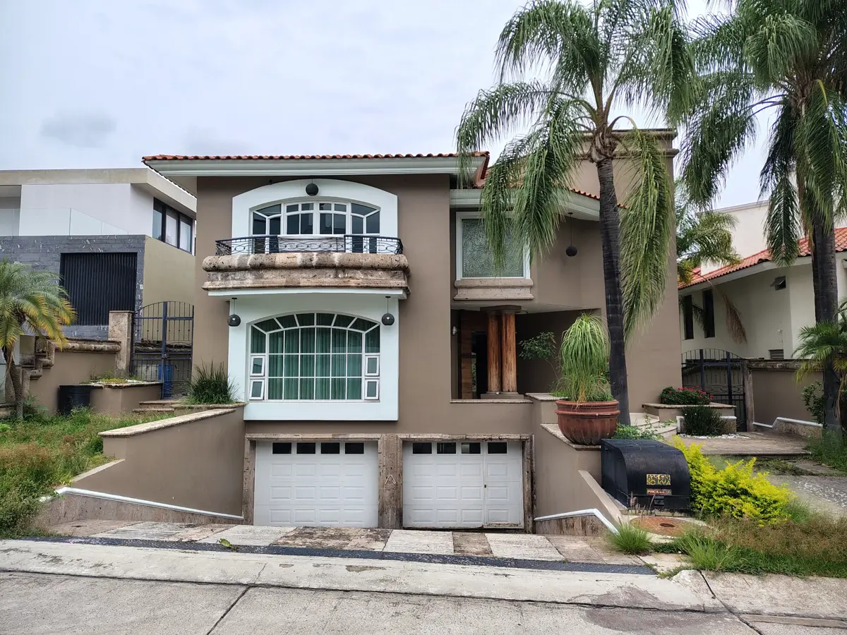 Casa en venta en Puerta de Hierro, Zapopan — foto 1 de 43