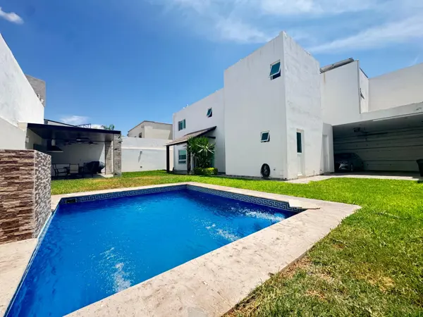 Residencia en Fraccionamiento Privado en Torreón con Amenidades Exclusivas
