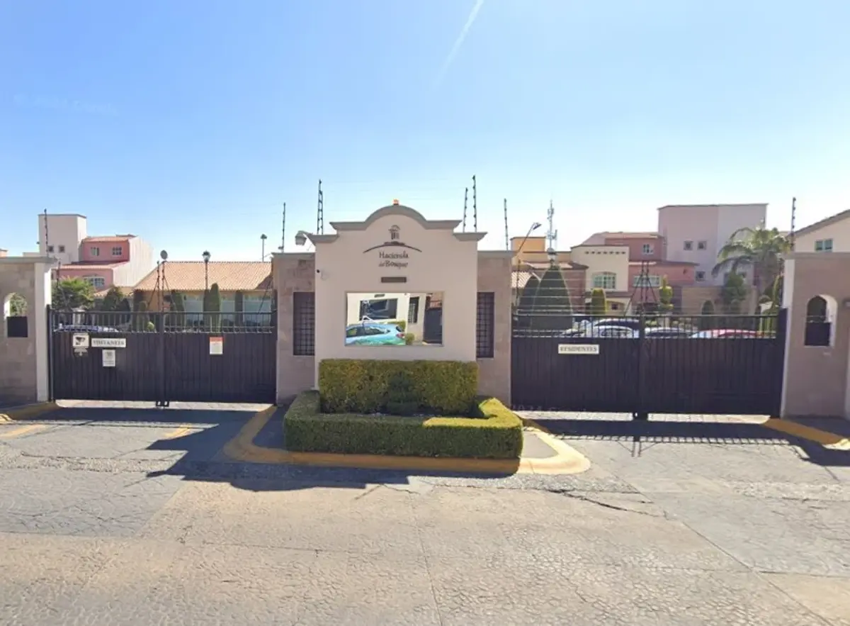 Casa en venta en Hacienda del Bosque, Metepec — foto 1 de 28