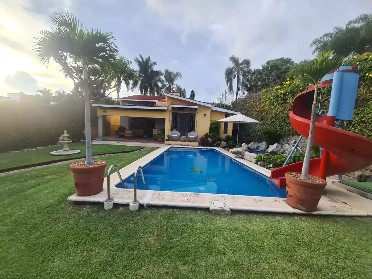 Casa en venta en Jardines de Cuernavaca, Cuernavaca — foto 1 de 25