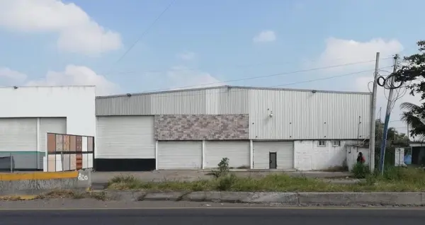 Bodega en renta orilla de Carretera Veracruz 1000m2 cerca de Ciudad industrial