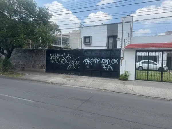 Casa en venta en Fraccionamiento Jardines del Bosque, Guadalajara