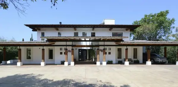 Residencia Autosustentable en Venta | Alberca, Jardín y Vista al Lago