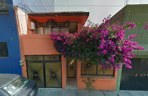 Casa en Iztapalapa con 3 recámaras y precio de remate