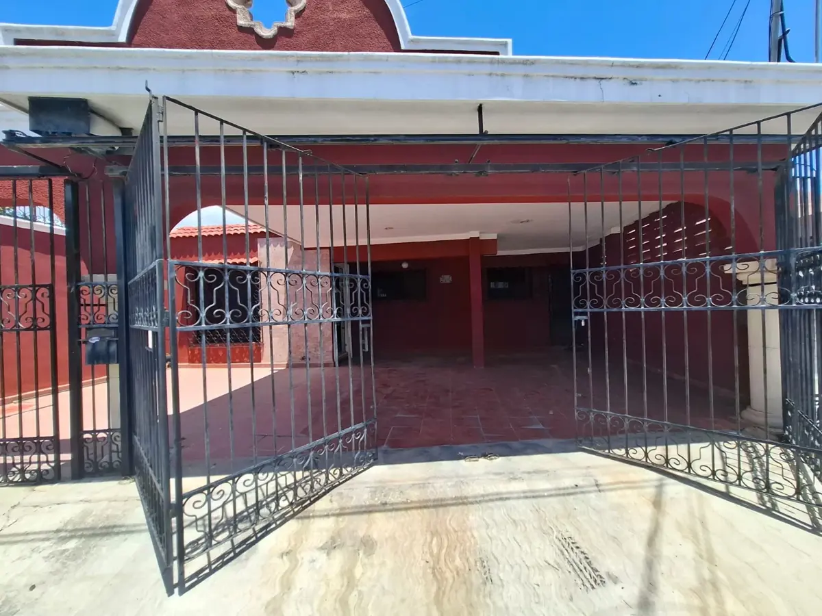 Casa en venta en Los Pinos, Mérida — foto 1 de 32