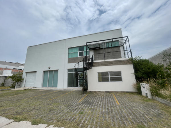 Bodega Comercial Premium c/ Loft Ejecutivo  – Puerta Real, Corregidora, Qro.