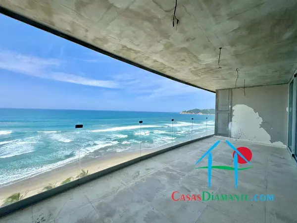 Departamento de playa para restaurar con terraza y vista al mar