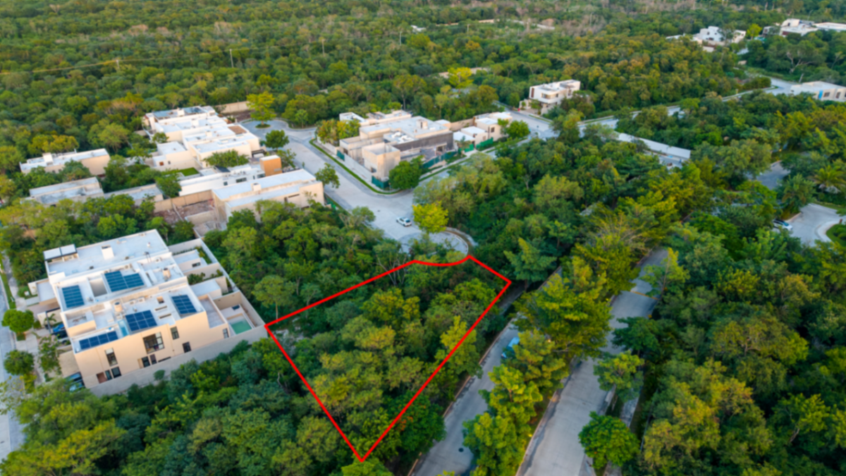 Terreno en venta en Yucatán Country Club, Mérida — foto 1 de 13