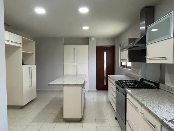 Casa en renta en Lomas del Valle, San Pedro Garza García — foto 3 de 11