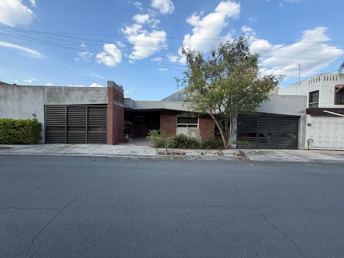 Casa en venta en Satélite Acueducto Sexto Sector, Monterrey — foto 1 de 32