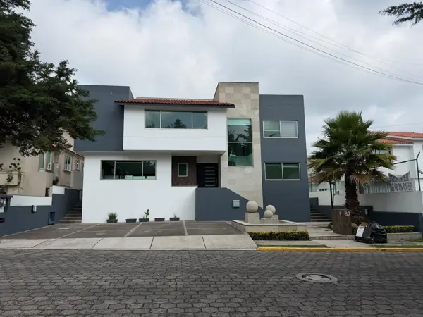 CASA EN RENTA LOMA DE VALLE ESCONDIDO