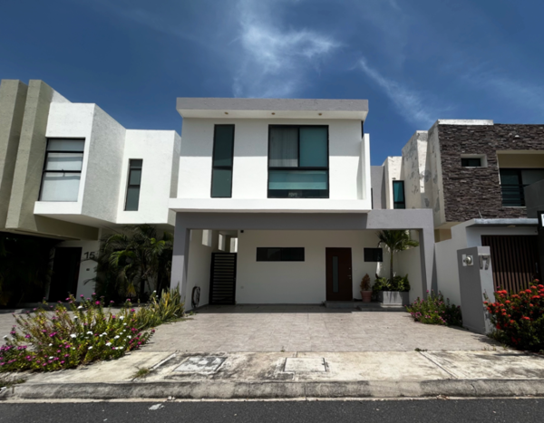Casa en Lomas de la Rioja, Veracruz - Venta con Amenidades y Excelente Ubicación