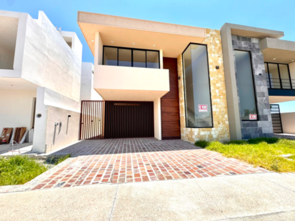 Casa en venta en La Valenciana, León — foto 2 de 31