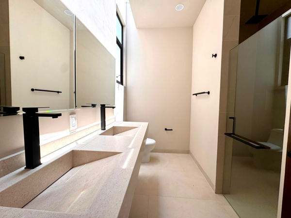 Casa en venta en La Valenciana, León — foto 3 de 31