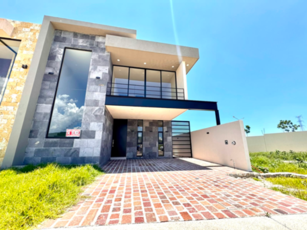 Casa en venta en La Valenciana, León — foto 2 de 35