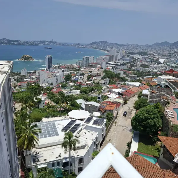 HERMOSA VILLA EN LA CONDESA CON VISTA