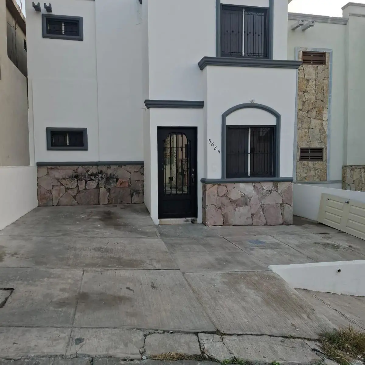Casa en renta en Balcones de Las Mitras, Zona Mitras, Monterrey. N. L., Monterrey — foto 1 de 23
