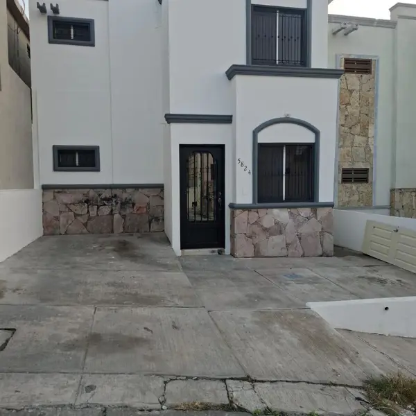 Casa en Renta en Balcones de Las Mitras, Zona Mitras, Monterrey. N. L.