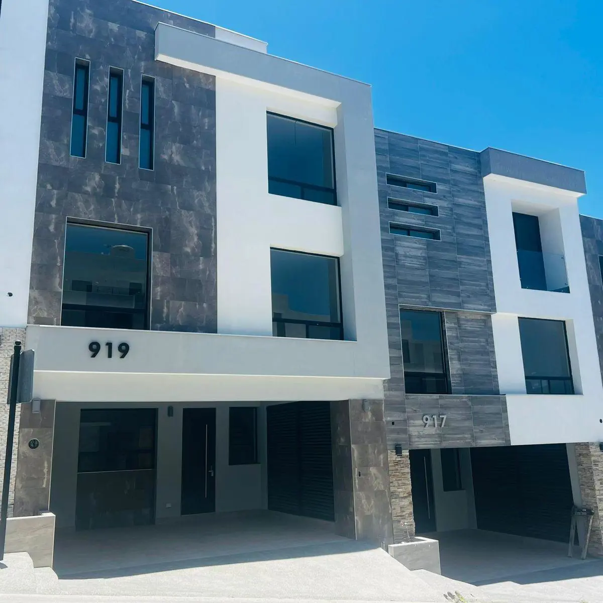 Casa en venta en Paseo del Vergel, Monterrey — foto 1 de 46