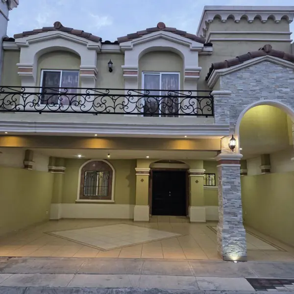 Casa en Venta en Fraccionamiento Privado Montecarlo San Nicolás de Los Garza, N. l