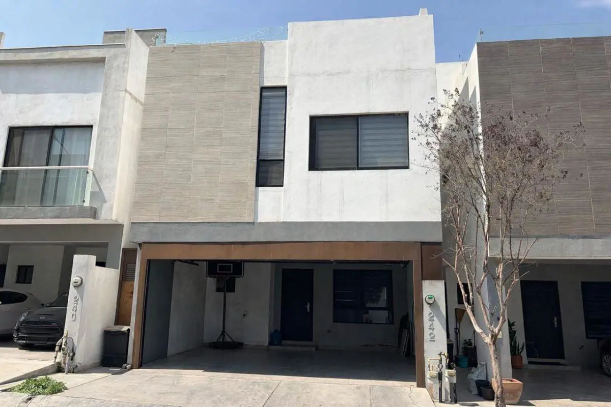 Casa en venta en Cumbres Provenza, García — foto 1 de 26