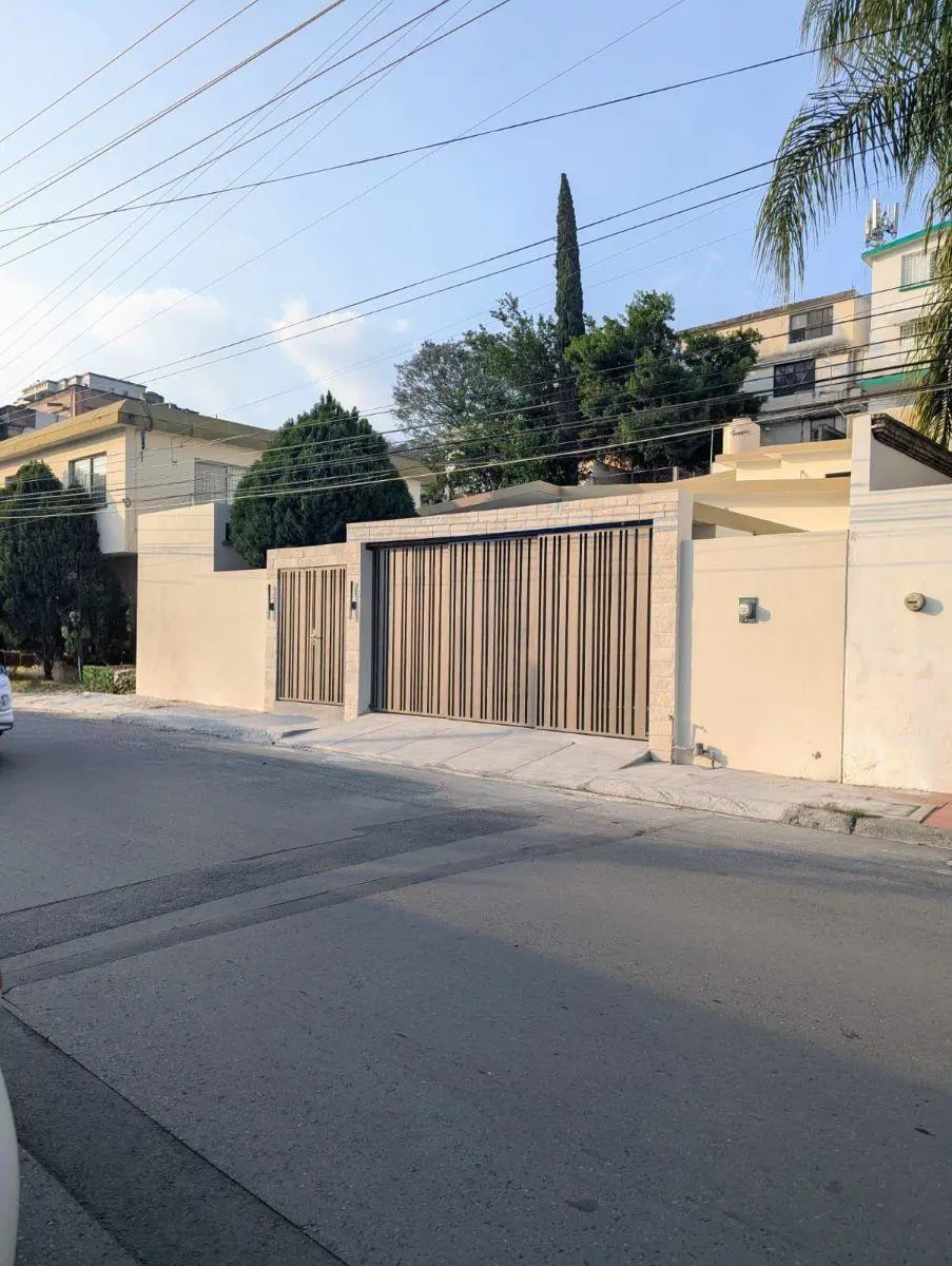 Casa en venta en Las Brisas, Monterrey — foto 1 de 17