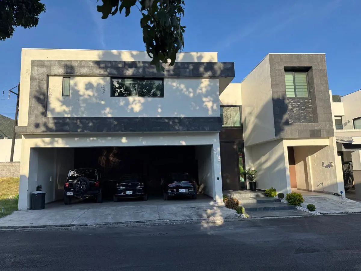 Casa en venta en El Uro, Monterrey — foto 1 de 28