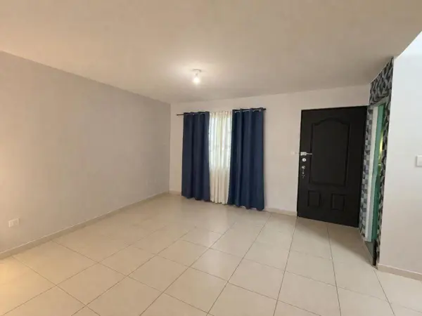 Casa en renta en Fraccionamiento Arezzo Residencial, García — foto 3 de 25