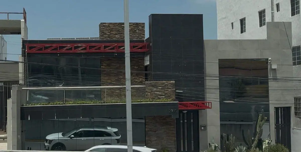 Oficina en venta en Cumbres 5to Sector, Monterrey — foto 1 de 12