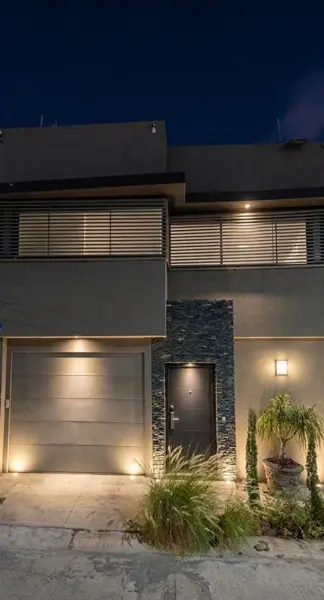 Casa en Venta en Las Lomas con Alberca, Zona Cumbres García