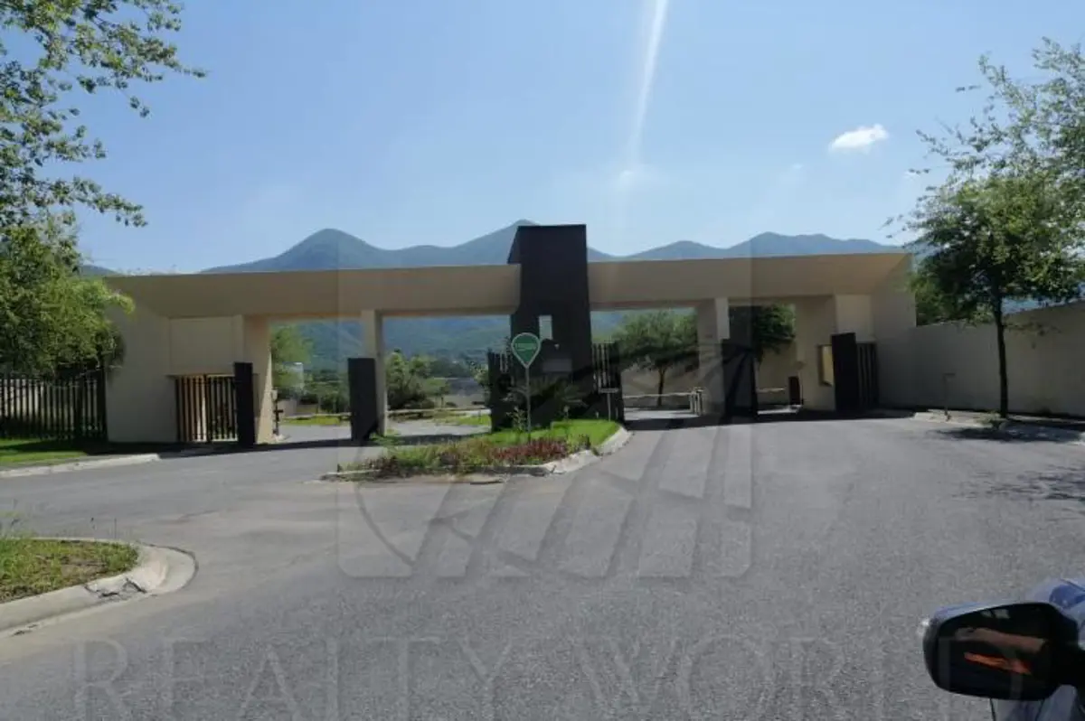 Terreno en venta en Amorada Privada Residencial, Santiago — foto 1 de 9