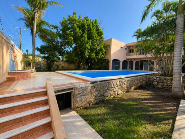 Casa en venta con 1571 m² de terreno en la Col México a 2 cuadras de Prolongación  Montejo